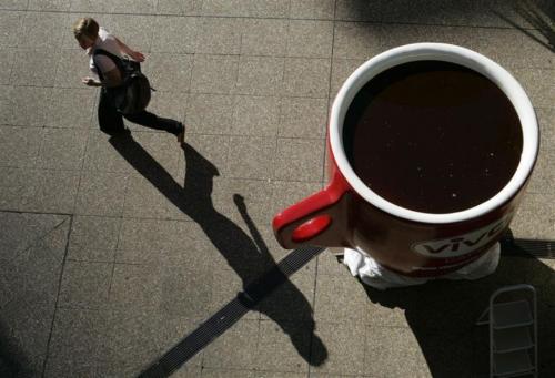 Une grande tasse  de café