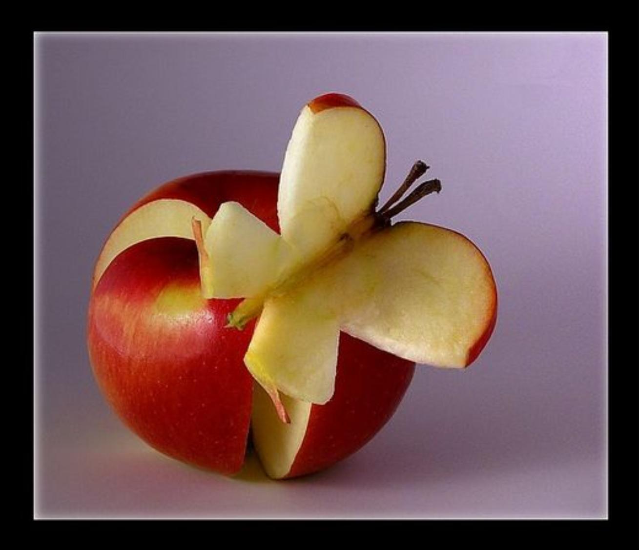 fond-d-ecran-original-une-pomme-en-papillon.-A-wallpaper-an-apple-in-butterfly.