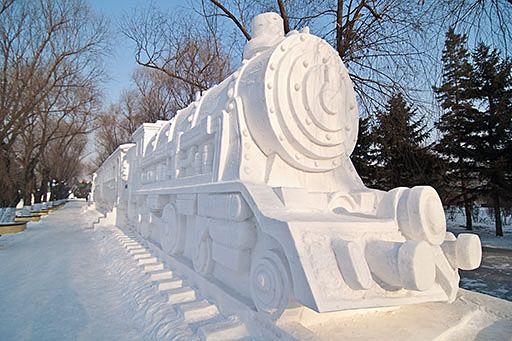 sculpture-de-glace train