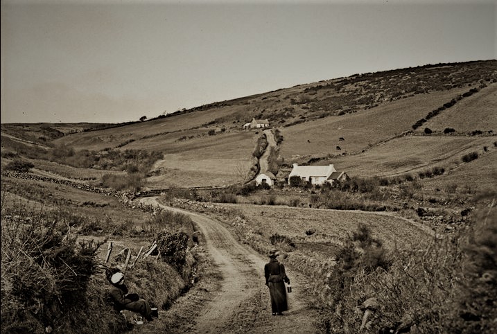 £  Le col de Tornamona, Cushendun, Co Antrim. 1920.