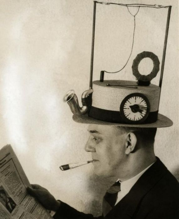 Le chapeau-radio Un certain sens du charisme.