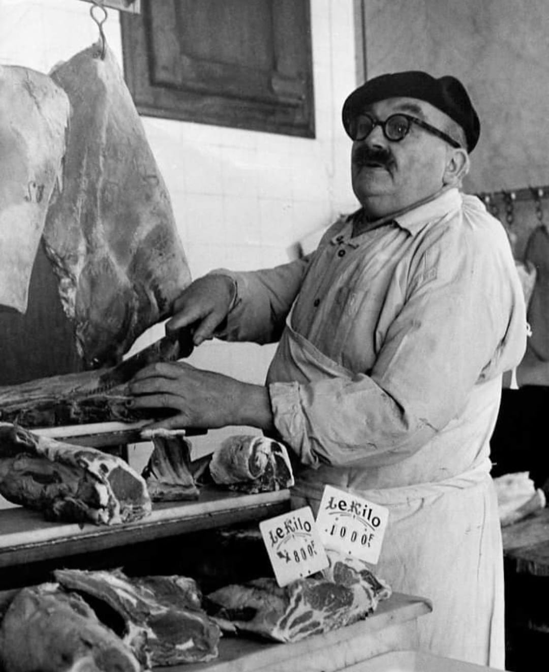 Le boucher rue de Grenelle Monsieur Dumesnil Paris en 1962