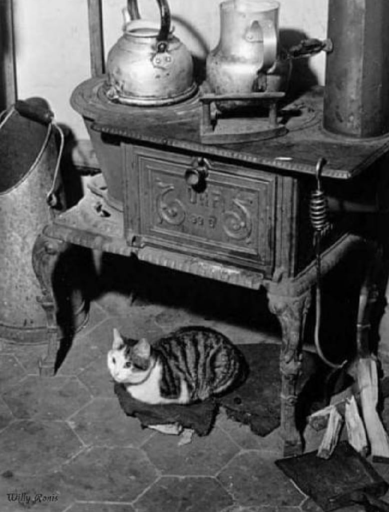 Le chat au poêle 1947. Paris