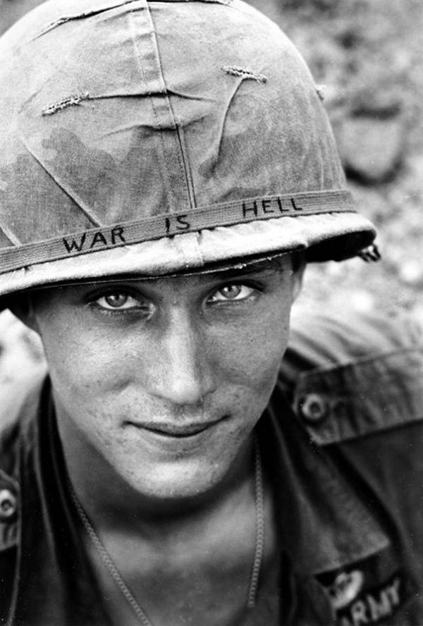siEn 1965 pendant la guerre du Vietnam, le photographe Horst Faars a pris ce saisissant cliché. Il est l’auteur de nombreux clichés célèbres pri