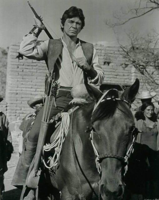 Charles Bronson dans le rôle de Teclo dans le film western classique Guns for San Sebastian en 1968