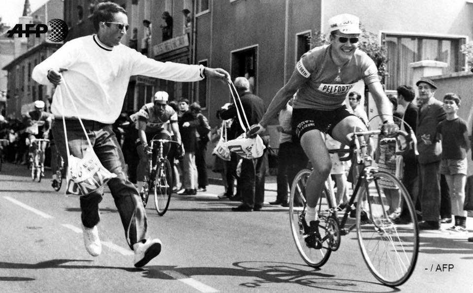 Vittel. En 1968, Jan Janssen, ravitaillé, s’élance au départ de la ville thermale