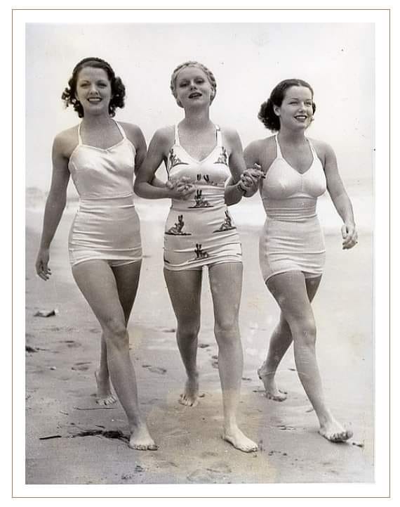 Les filles a la plage......