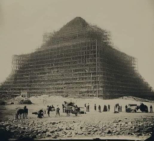 La seule photo retrouvée du photographe de Ramsès 2, lors de la construction de sa Pyramide.